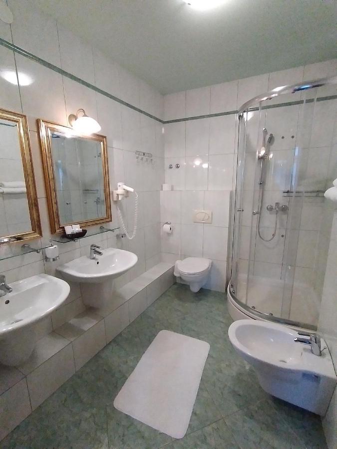 Hotel Livadic Samobor Buitenkant foto