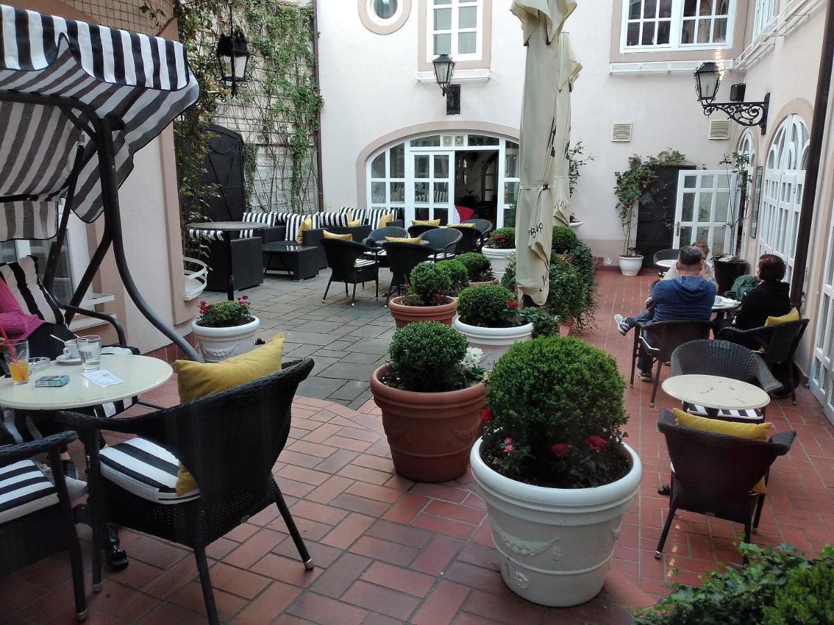 Hotel Livadic Samobor Buitenkant foto