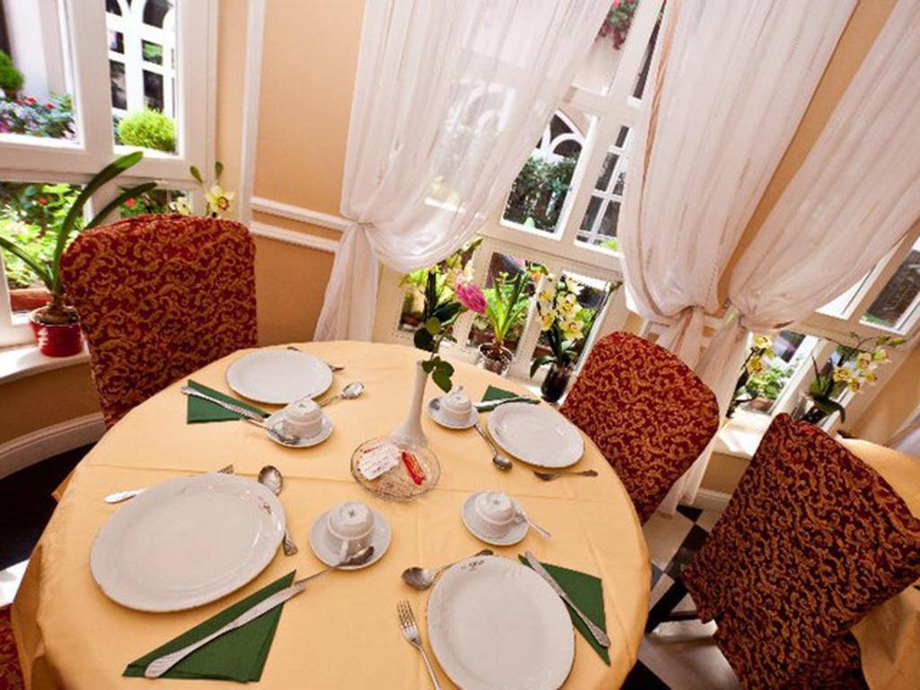 Hotel Livadic Samobor Buitenkant foto