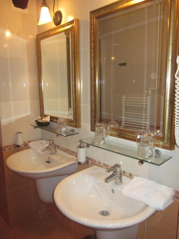 Hotel Livadic Samobor Buitenkant foto